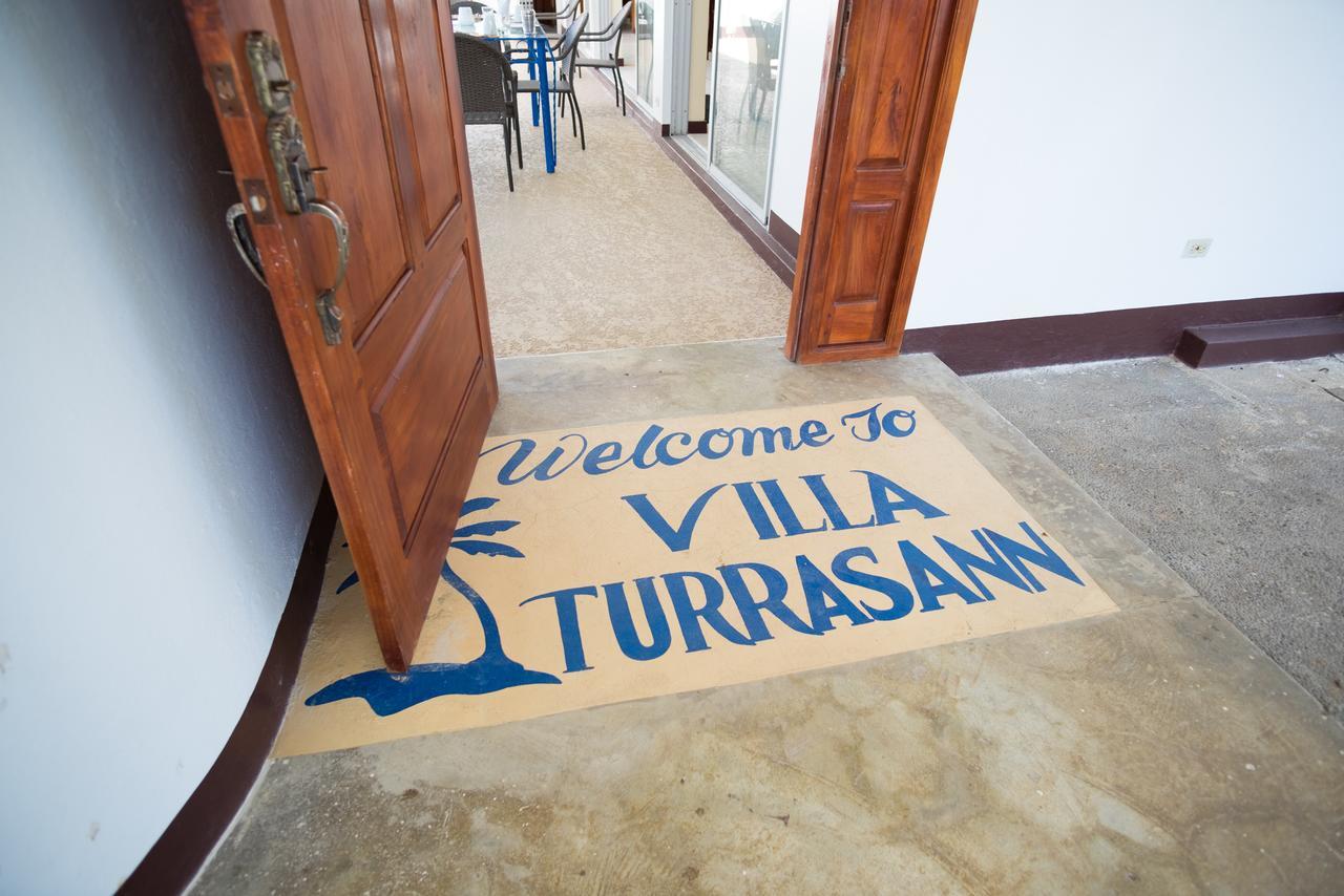 Villa Turrasann Runaway Bay Exterior photo